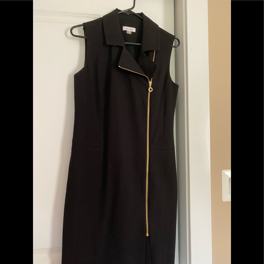 Size 6 woman Clavin Kline coat dress.